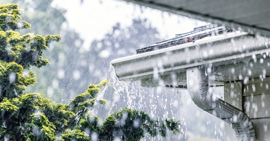 How Leaking and Sagging Gutters Can Damage Your Home